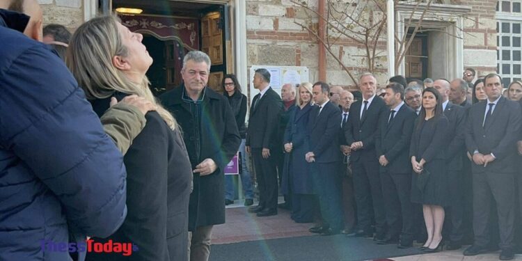 Θεσσαλονίκη – Συγκλονίζει η μητέρα του αστυνομικού: «Βαστάω εγώ, είμαι η μάνα του “Λύγγε”»