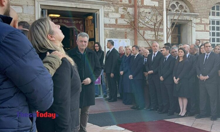 Θεσσαλονίκη – Συγκλονίζει η μητέρα του αστυνομικού: «Βαστάω εγώ, είμαι η μάνα του “Λύγγε”»