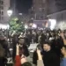 Συγκλονιστικό βίντεο με τους Θεσσαλονικείς να αποχαιρετούν τον Βασίλη Καρρά τραγουδώντας στα Λαδάδικα