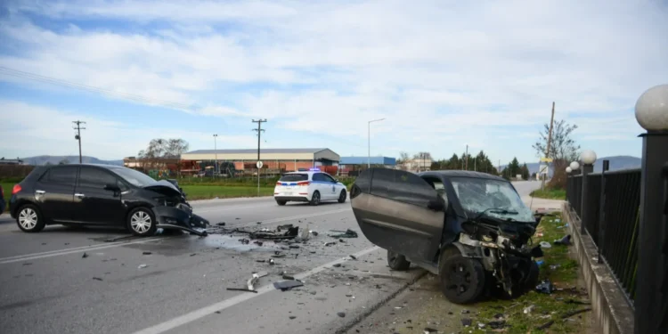 Νεκρός 22χρονος μετά από σφοδρό τροχαίο έξω από τη Λάρισα – Εικόνες