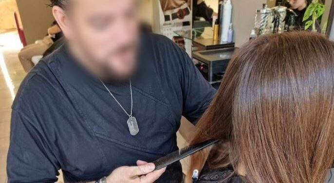 Βριλήσσια: Στον εισαγγελέα ο «ματάκιας» κομμωτής – Είχε βάλει κάμερες και στο δωμάτιο της θετής του κόρης