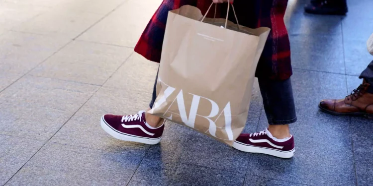 Zara: Θύελλα αντιδράσεων με τη νέα καμπάνια – Καταγγελίες ότι θυμίζει την αιματοχυσία στη Γάζα