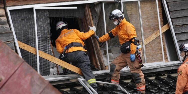 Σεισμός Ιαπωνία: Αυξάνεται ο αριθμός των νεκρών – Κάτω από δύσκολες συνθήκες ο εντοπισμός επιζώντων