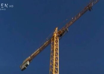 Αναστάτωση σε νηπιαγωγείο στον Άγιο Δημήτριο: Γερανός κάνει εργασίες πάνω από τα κεφάλια μαθητών