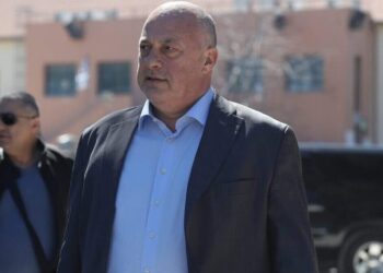 Αχιλλέας Μπέος: «Τα παιδιά μεγαλώνουν με πατέρα και μάνα – Μην προπαγανδίζετε κάτι μη φυσιολογικό»