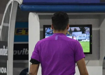 FIFA: Ισπανός ζητά 300 εκατ. δολάρια αποζημίωση για την πατέντα του VAR