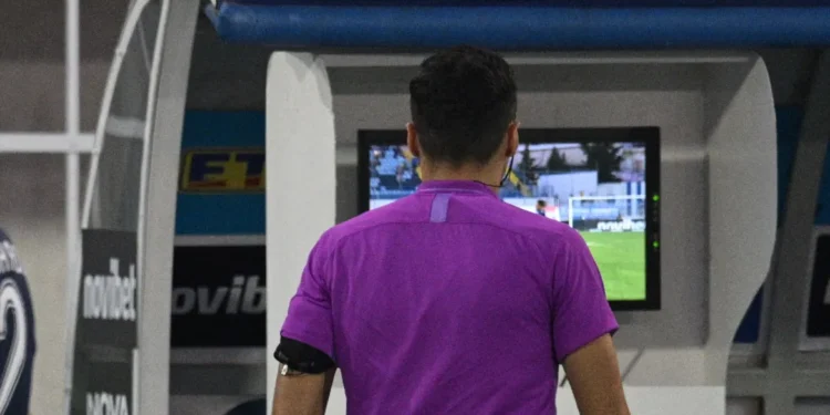 FIFA: Ισπανός ζητά 300 εκατ. δολάρια αποζημίωση για την πατέντα του VAR