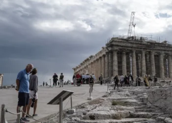 Καιρός: Συννεφιά, τοπικές βροχές αλλά και άνοδος θερμοκρασίας – Αναλυτική πρόγνωση