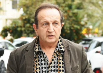 Μπιμπίλας: Μου προκαλεί κατάπληξη ότι οι ετερόφυλοι αποφασίζουν για το τι θα κάνουν οι ομοφυλόφιλοι