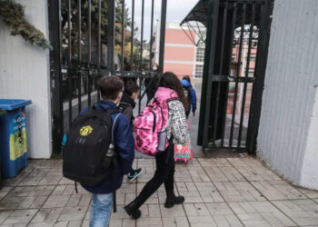 Κορονοϊός: Ανησυχία για το κοκτέιλ ιώσεων – Πόσες απουσίες μπορούν να δικαιολογήσουν οι μαθητές