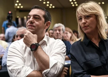 Δεν είχε ενημερωθεί ο Αλέξης Τσίπρας για τους νεκρούς στο Μάτι, σύμφωνα με τη Ρένα Δούρου