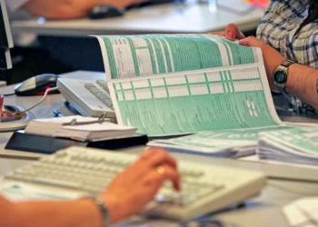 ΑΑΔΕ: Μόνιμο πλέον το… «φορολογικό διαζύγιο» για συζύγους – Τα οφέλη και οι παγίδες