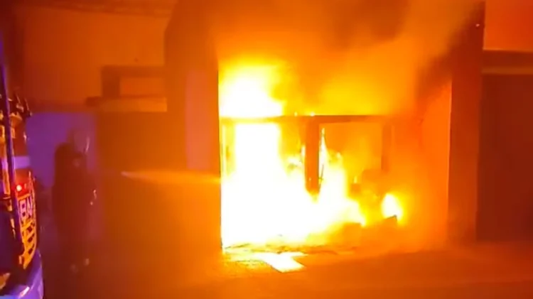 Νέοι βανδαλισμοί στο ΕΠΑΛ Λαυρίου: Άγνωστοι προσπάθησαν να πυρπολήσουν το σχολείο – Δείτε βίντεο