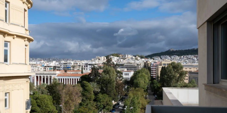 Οι αλλαγές στη φορολόγηση των ακινήτων: Αρχή με μείωση 10% του ΕΝΦΙΑ – Ποιοι ωφελούνται και υπό ποιες προϋποθέσεις