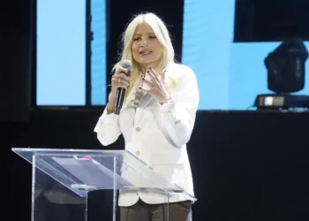 Θρήνος για τη Φαίη Σκορδά: Πέθανε ο πατέρας της στο ύπνο του