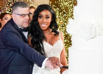 Ελίζαμπεθ Ελέτσι: Στον γάμο της το πάρτι φοροδιαφυγής – «Ήταν όλα ανταποδοτικά από γνωριμίες μου» λέει η ίδια