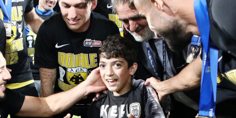 Ο μικρός Γιαννάκης του ΠΑΟΚ έχει βάλει στόχο να ενώσει τους φιλάθλους