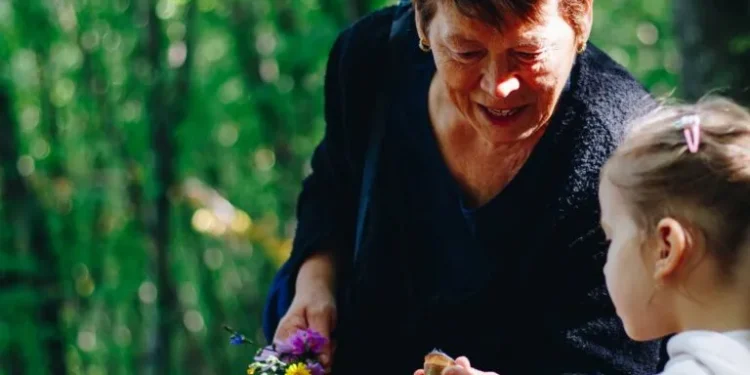 Γιαγιά ζήτησε από την κόρη της ωριαία αμοιβή για να κρατήσει το εγγόνι της γιατί «έχω ήδη μεγαλώσει τα δικά μου παιδιά»