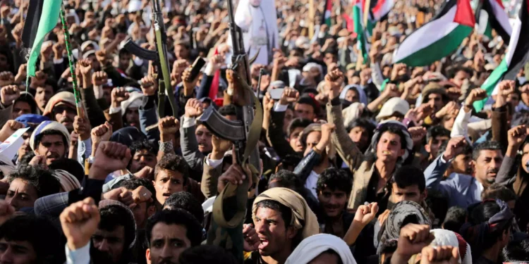 Απανωτά πλήγματα από ΗΠΑ και Βρετανία κατά των Χούθι στην Υεμένη – Νέες επιδρομές στη Σανάα