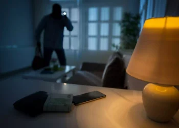 Ηλεία: Αδίστακτη σπείρα Ρομά πίσω από «χρυσή» διάρρηξη σε σπίτι την ώρα κηδείας