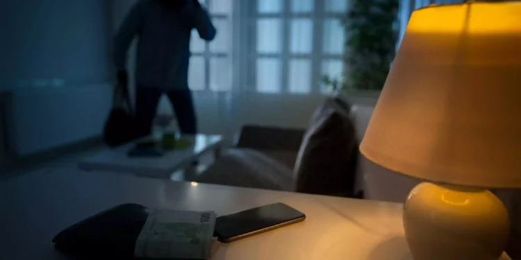 Ηλεία: Αδίστακτη σπείρα Ρομά πίσω από «χρυσή» διάρρηξη σε σπίτι την ώρα κηδείας