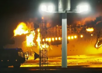 Φωτιά σε αεροπλάνο της Japan Airlines στο αεροδρόμιο Χανέντα: Aπομακρύνθηκαν οι 379 επιβαίνοντες