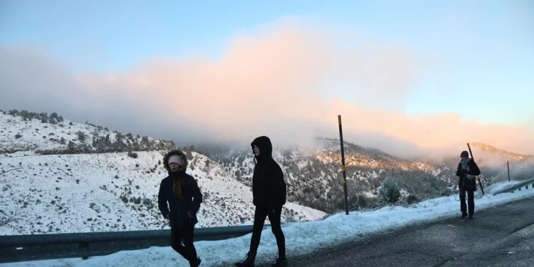 Μαρουσάκης: «Χειμερινή φωτοβολίδα» με χιόνια και κρύο από την Κυριακή – Πότε έρχονται οι Αλκυονίδες