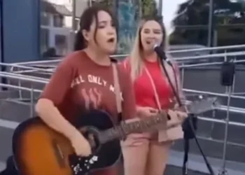 Τα νεαρά κορίτσια που τραγουδούσαν για τη νίκη και βρήκαν τραγικό θάνατο από ρωσικό πύραυλο – Θάφτηκαν δίπλα δίπλα