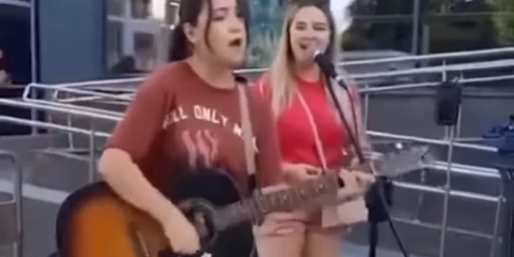 Τα νεαρά κορίτσια που τραγουδούσαν για τη νίκη και βρήκαν τραγικό θάνατο από ρωσικό πύραυλο – Θάφτηκαν δίπλα δίπλα