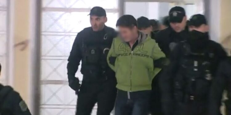 Μεσολόγγι: Άγριο γιουχάρισμα στον κρεοπώλη – «Κτήνος» του φώναζαν οι συγγενείς του Μπάμπη