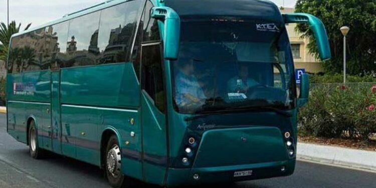 Οδηγός των ΚΤΕΛ Κοζάνης έσωσε με ΚΑΡΠΑ επιβάτη που έχασε τις αισθήσεις του