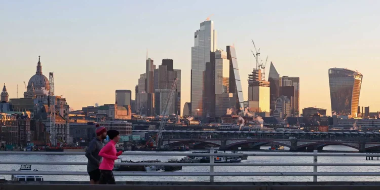 Λονδίνο: Εγκατέλειψαν νεογέννητο στους -3 βαθμούς Κελσίου – Το βρήκε περαστικός μέσα σε σακούλα για ψώνια