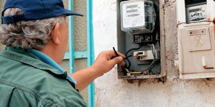 ΔΕΔΔΗΕ: Ξεκινά η μηνιαία καταμέτρηση των παροχών – Οδηγίες προς τους καταναλωτές