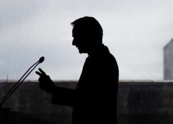 Κυβέρνηση: Κρίση «επιβίωσης» στην Ελλάδα – Χωρίς μείωση φόρων αναζητά λύσεις για ακρίβεια και ενοίκια