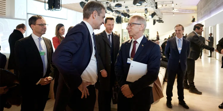 Μητσοτάκης: Συναντήθηκε με υψηλόβαθμα στελέχη της Google και της Intel στο Νταβός