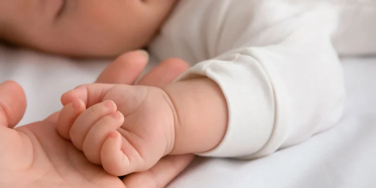 Επίδομα γέννησης έως 3.500 ευρώ: Πού και πότε υποβάλλεται η αίτηση και ποιους αφορά