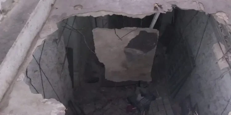 Θεσσαλονίκη: Υποχώρησε το οδόστρωμα και έπεσαν σε τρύπα τριών μέτρων – Στο νοσοκομείο 19χρονοι