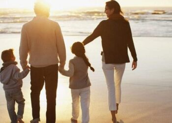 Ομόφυλα ζευγάρια: Τα 6 ψέματα των ΛΟΑΤΚΙ για το νομοσχέδιο