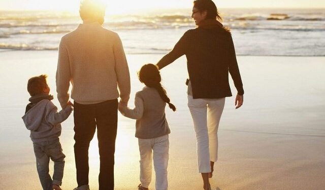 Ομόφυλα ζευγάρια: Τα 6 ψέματα των ΛΟΑΤΚΙ για το νομοσχέδιο