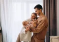 Μέτρα στήριξης για τις νέες οικογένειες φέρνει η κυβέρνηση: Σήμερα οι ανακοινώσεις