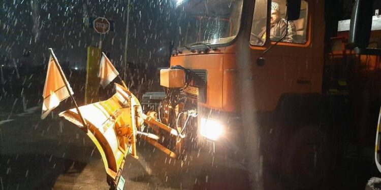 Σέρρες: Συγκρούστηκε εκχιονιστικό μηχάνημα με νταλίκα