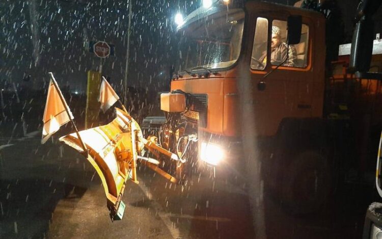 Σέρρες: Συγκρούστηκε εκχιονιστικό μηχάνημα με νταλίκα