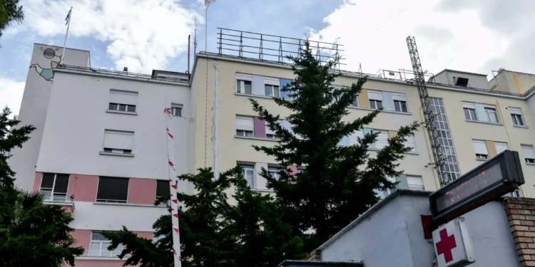 Μέγαρα: Ανθρωποκυνηγητό για τον 23χρονο που ξυλοκόπησε τον 4χρονο γιο της συντρόφου του(Βίντεο)