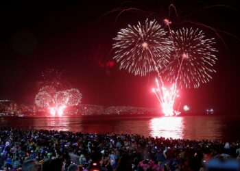 Πώς υποδέχθηκε ο κόσμος το νέο έτος – Ελπίδα για ειρήνη και ευημερία το 2024