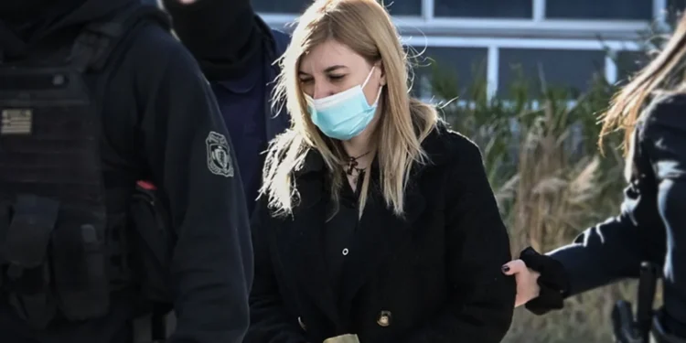 Ενοχλήθηκε η Πισπιρίγκου από τις ερωτήσεις της έδρας: Παίζουμε τις κουμπάρες εδώ, δεν γνωρίζω για την κεταμίνη