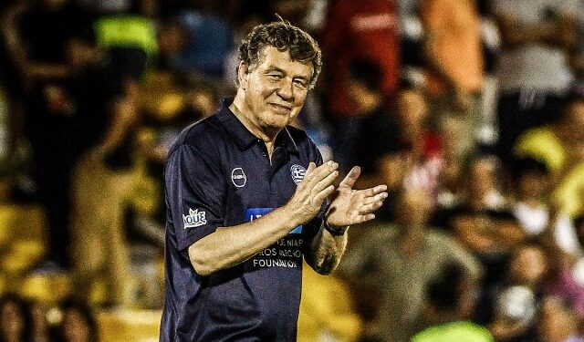 Ότο Ρεχάγκελ: Αποθεώθηκε 20 χρόνια μετά το 2004 – Έψαλε τον εθνικό ύμνο και αποκάλυψε το μυστικό της επιτυχίας