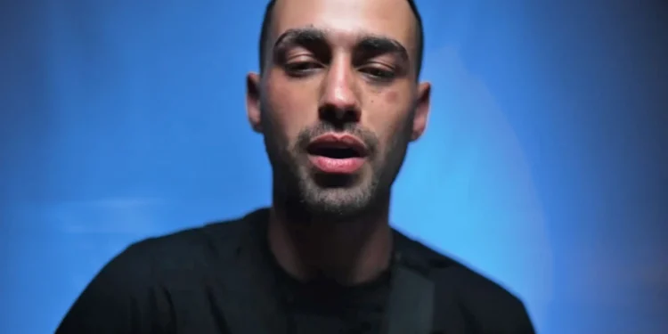 «Έχει βαρύτατες κακώσεις στο κεφάλι», λέει η θεία του 23χρονου που έπεσε θύμα ξυλοδαρμού από τον τράπερ Ricta