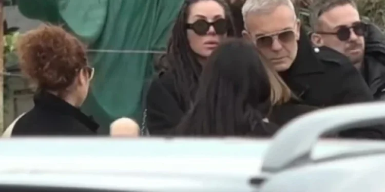 Νίκος Ρόκκος: Συντετριμμένος ο Στέλιος Ρόκκος στην κηδεία του αδερφού του