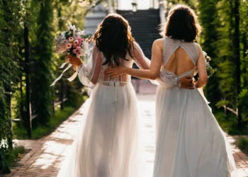 Βγήκε σε δημόσια διαβούλευση το νομοσχέδιο για τον γάμο των ομόφυλων ζευγαριών