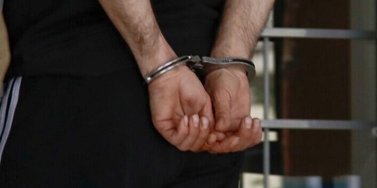 ΕΛ.ΑΣ.: Σύλληψη αστυνομικού για υπεξαίρεση υπηρεσιακών όπλων